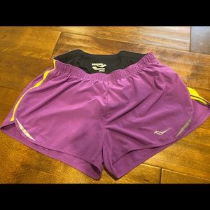 Saucony split side running shorts